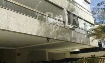 Imagem: Predinho familiar em rua calma!