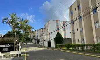 Imagem 2: Apto 02 dormitórios todo em piso com 01 cama box, sala com mesa com 04 cadeiras, 01 sofá d