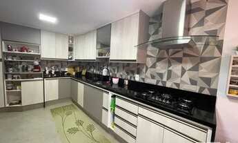 Imagem 2: Casa para Venda em Teresópolis, Artistas, 3 dormitórios, 2 suítes, 1 banheiro, 5 vagas