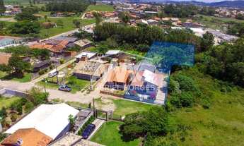Imagem: Casa de alvenaria com amplo terreno