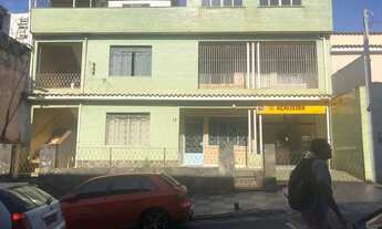 Imagem 2: Casa Edificada com uma casa Térrea e Três Apartamentos