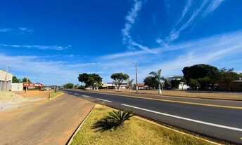 Imagem 2: Vendo galpões novos recém construídos em Bonfinópolis em frente a GO 010
