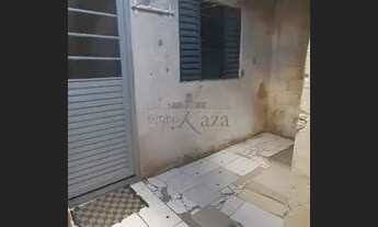 Imagem 3: Casa - Jardim Colonial - 2 Dormitórios - 95m² + edícula nos fundos sendo quarto, cozinha e