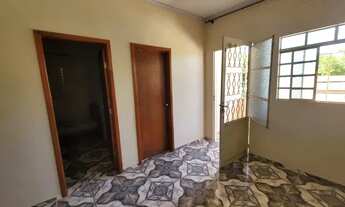 Imagem 2: Casa: 4 quartos - R$1.800,00 (incluso água e luz