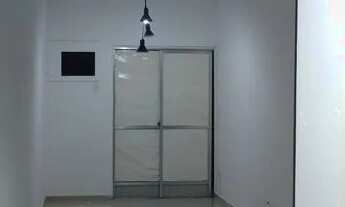 Imagem 3: Excelente apto amplo com suíte, armários embutidos em um quarto e cozinha. Condomínio orga