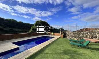 Imagem 2: Casa a Venda no Cosme Velho - Rústica, charmosa e um Jardim exuberante!