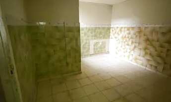 Imagem 3: Casa Edificada com uma casa Térrea e Três Apartamentos