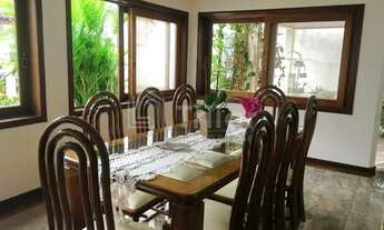 Imagem 2: Linda casa em condomínio fechado com 5 dormitórios, sendo 2 suítes com closet, hidro e var