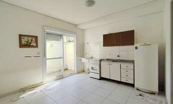 Imagem 1: Apartamento JK mobiliado para alugar no Menino Deus com pátio ACEITA CAUÇÃO