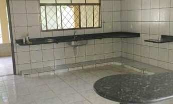 Imagem 4: Casa com Garagem Ampla e 3 Quartos para Locação