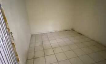 Imagem 4: Casa Edificada com uma casa Térrea e Três Apartamentos