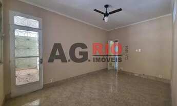 Imagem 2: Casa de rua-LOCAÇÃO-Vila Valqueire-Rio de Janeiro-RJ