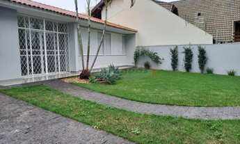 Imagem 3: Edicula no fundo com 3 quartos com banheiro na área de lazer.<br>-Imóvel conta com