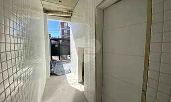 Imagem 2: Casa sobreposta baixa, 3 dormitórios, 1 suíte, quintal, churrasqueira e 1 vaga de garagem