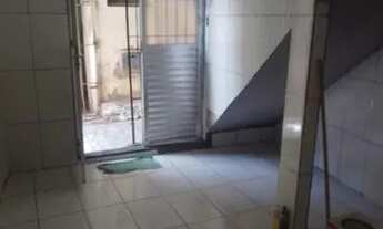 Imagem 3: Casa tipo kitnet ao lado da estação Imbui