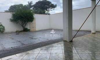 Imagem 2: Casa com 4 dormitórios à venda, 200 m² por R$ 750.000 - Cidade Jardim - Uberlândia/MG