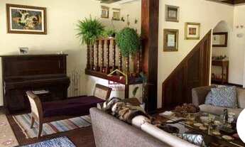 Imagem 4: Sobrado com 4 dormitórios à venda, 380 m² por R$ 2.200.000 - Vila Campos do Jordão - Campo