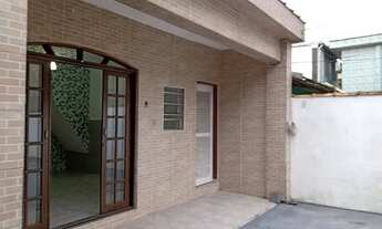 Imagem 2: Aluga casa de fundo com 1 quarto,cozinha,banheiro,lavand,varanda,quintale vaga1carro