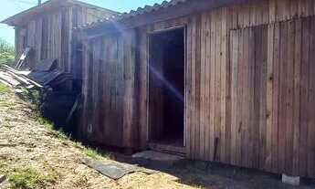 Imagem 3: Casa simples de madeira para alugar