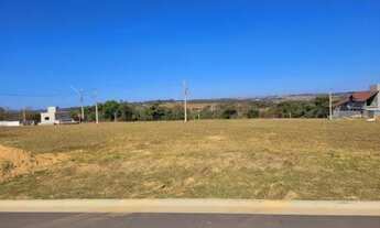 Imagem 2: LOTE Casa em condomínio com 2 vagas na garagem