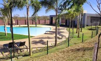 Imagem 3: LOTE Casa em condomínio com 2 vagas na garagem