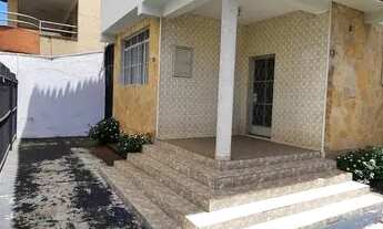 Imagem 2: Sobrado comercial para aluguel possui 250 m² com 3 quartos, no Setor Oeste, Goiânia-GO