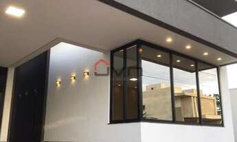 Imagem 3: Casa possui 215 m² com 4 quartos sendo 2 suítes, sala grande, no Jardim Botânico - Uberlân