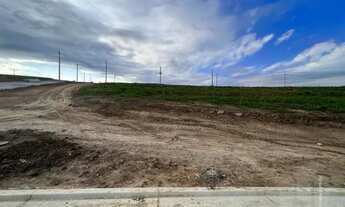 Imagem 2: Esse Terreno de 394,00m² com Topografia privilegia fica localizado em condomínio fechado n