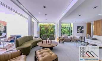 Imagem 4: Casa de Altíssimo Padrão 5 Dormitórios (700m²), 5 Suítes, Varanda, 4 Vagas. Próximo do Sho