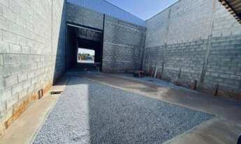 Imagem 5: Vendo galpões novos recém construídos em Bonfinópolis em frente a GO 010