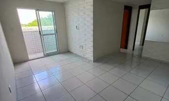 Imagem 4: Aluga-se apartamento com varanda, banheiros com box, parede decorada na sala, excelente lo