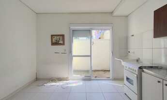 Imagem 4: Apartamento JK mobiliado para alugar no Menino Deus com pátio ACEITA CAUÇÃO