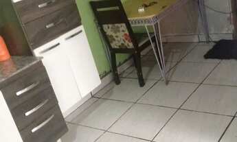 Imagem 3: Alugo casa de 3 cômodos de fundos com pequena garagem na frente