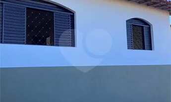 Imagem: Casa bem localizada com amplo espaço para