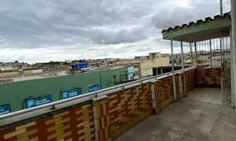 Imagem 7: Casa Edificada com uma casa Térrea e Três Apartamentos