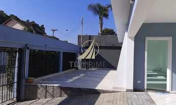 Imagem 7: Casa para aluguel possui 220 metros quadrados com 4 quartos