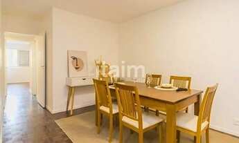 Imagem 1: Apartamento bem localizado no Itaim Bibi , banheiros, área de serviço e cozinha reformados