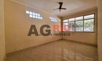 Imagem 3: Casa de rua-LOCAÇÃO-Vila Valqueire-Rio de Janeiro-RJ