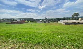 Imagem 6: Terreno, medindo 450 m² com leve declive