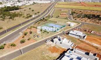 Imagem 5: Casa de Alto Padrão no Condomínio Maria Júlia: Acabamentos Impecáveis e Piscina Aquecida!