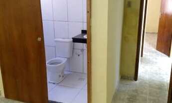 Imagem 4: Casa com três quartos dois banheiro garagem quintal