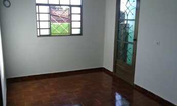 Imagem 3: Aplica-se uma casa no centro da cidade