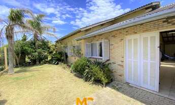 Imagem 2: Casa à uma quadra do mar com 04 dormitórios