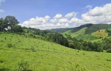 Imagem 2: Terreno com 9 alqueires de terra Em CAMANDUCAIA -MG 80 % aproveitável com nascente própria