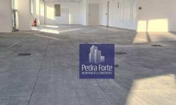 Imagem: Conjunto comercial ao lado do metrô