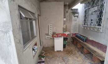 Imagem 2: Apartamento térreo reformado com 3 quartos, quintal grande e garagem