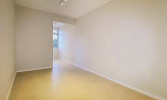 Imagem 3: Apartamento para venda tem 74 metros quadrados com 2 quartos em Humaitá - Rio de Janeiro