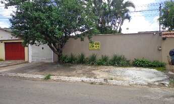 Imagem 2: Casa muito aconchegando, ótimos acabamentos e varanda gourmet com churrasqueira e forno à