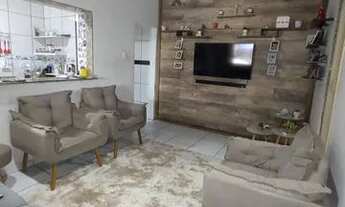 Imagem 2: Casa para aluguel e venda possui 2 quartos, quintal com piscina e churrasqueira - Prata/Be