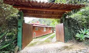 Imagem: EM PETRÒPOLIS NO BAIRRO DE ARARAS. BELISSIMA